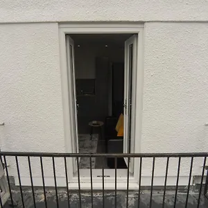 Modern Near Centre Apartment Cardiff