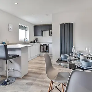 Apartment Newly Renovated 3 Bed 2 Bath & Parking, Sheffield