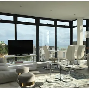 Penthouse- Cosy With Sea View Apartment Bournemouth